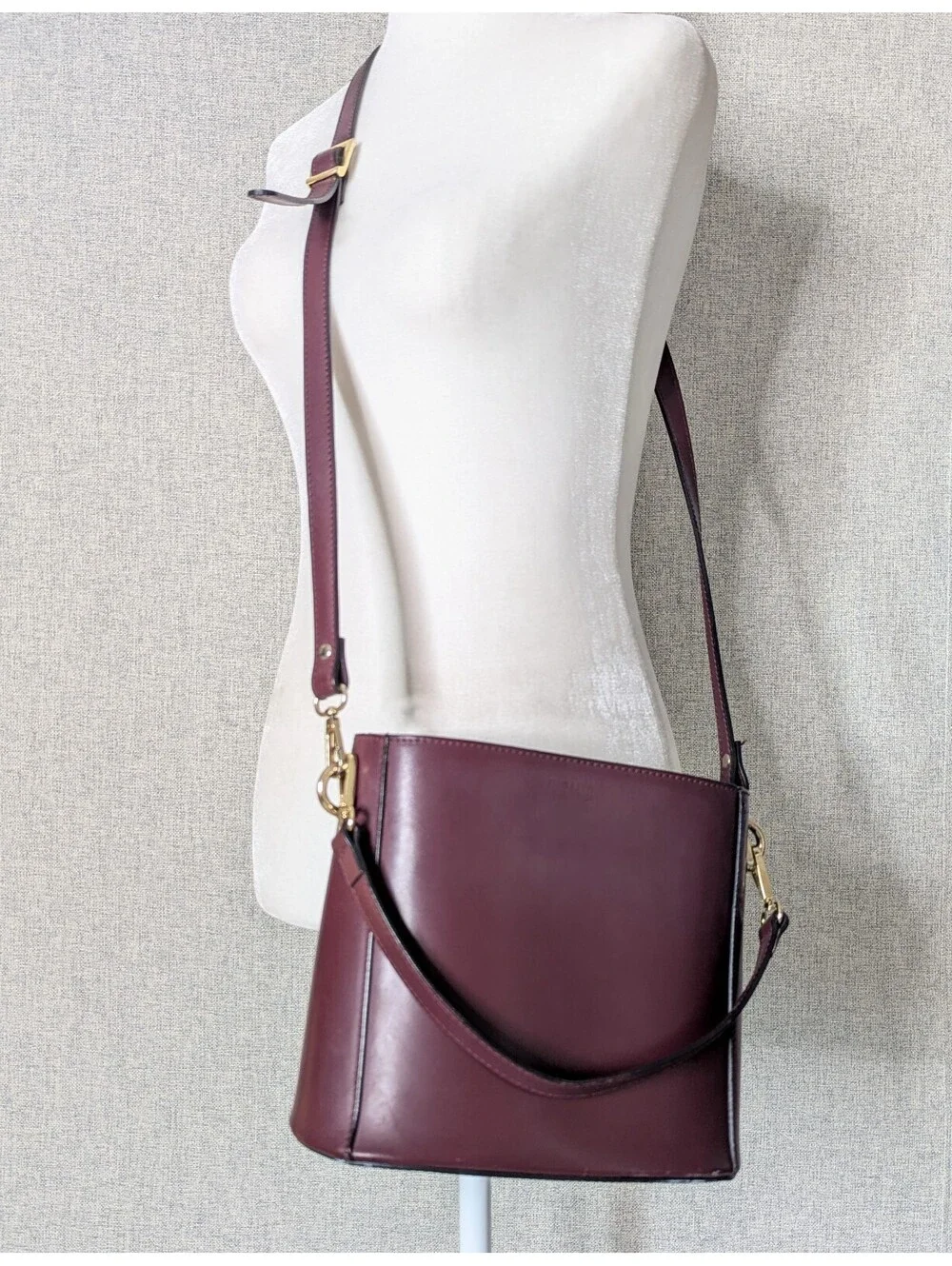 Firmin Made in Italy burgundy leather bucket bag